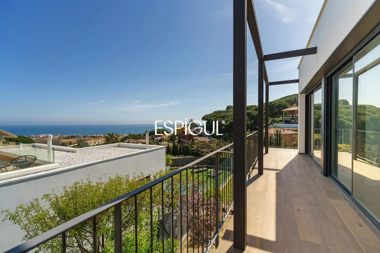 Vista exterior de Casa o xalet en venda en Premià de Dalt amb Aire condicionat, Calefacció i Jardí privat