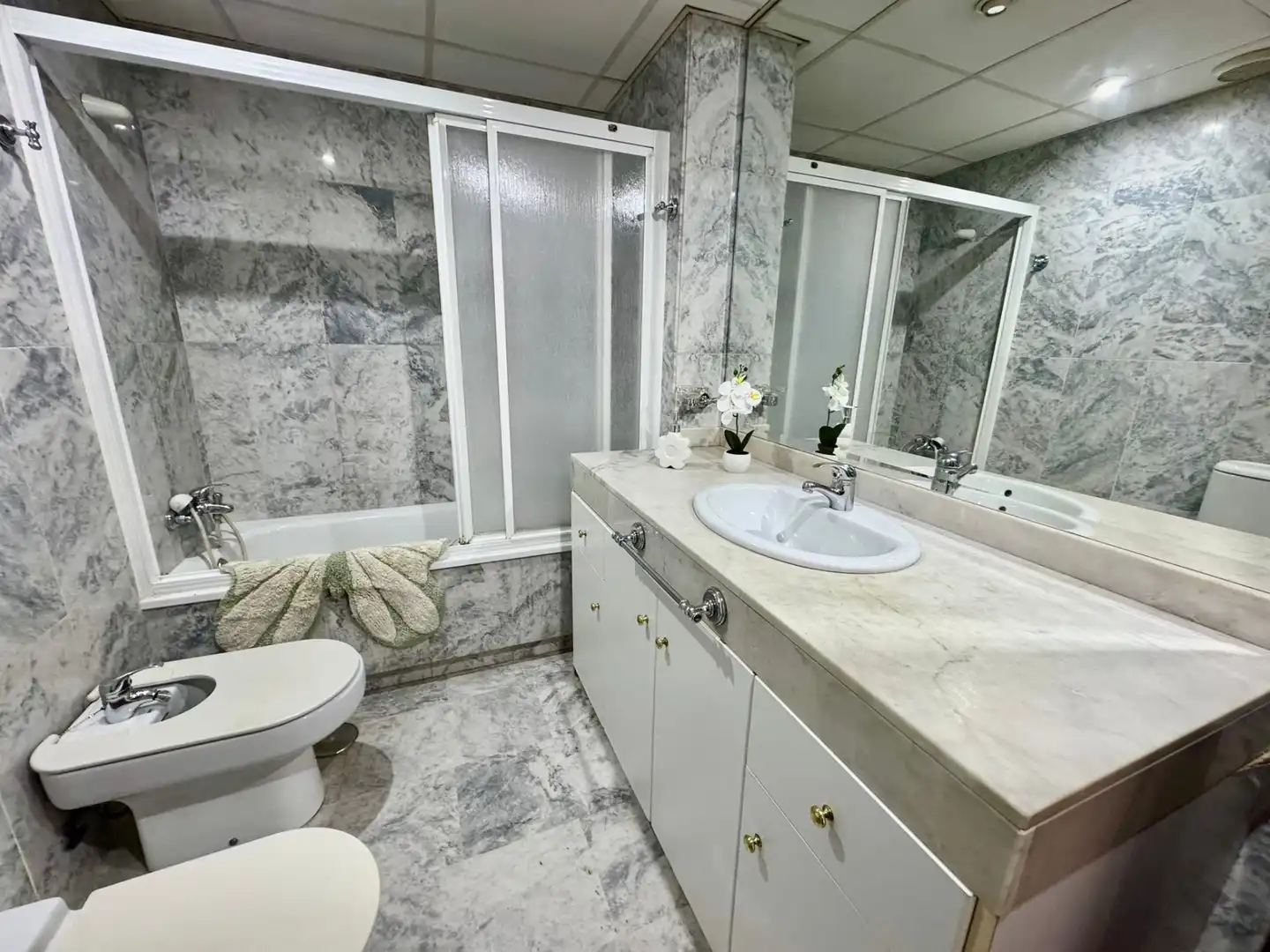 Bathroom of Attic for sale in Fuengirola  with Air Conditioner, Heating and Terrace