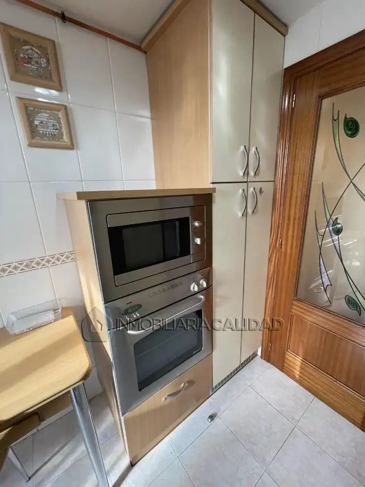 Cocina de Piso de alquiler en Burgos con Calefacción, Trastero y Amueblado