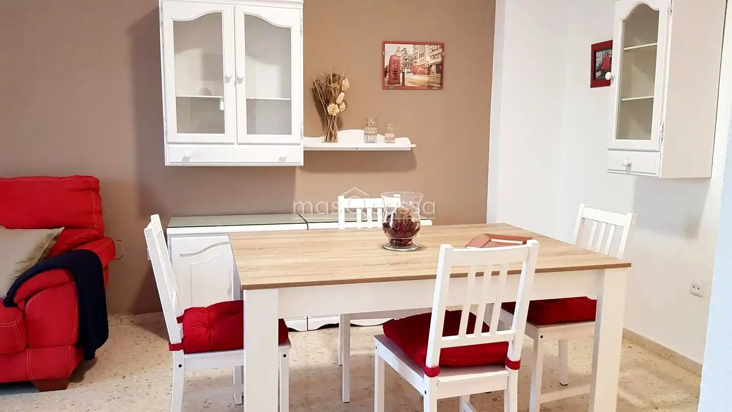 Comedor de Piso de alquiler en La Línea de la Concepción con Amueblado