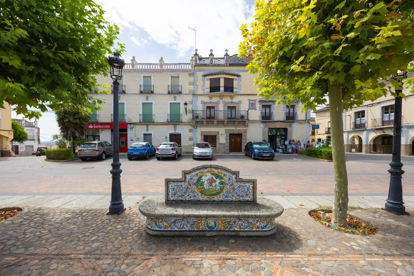 Vista exterior de Casa adosada en venda en El Puente del Arzobispo amb Traster