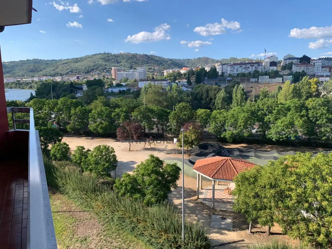 Vista exterior de Dúplex de lloguer en Ourense Capital  amb Calefacció, Parquet i Balcó