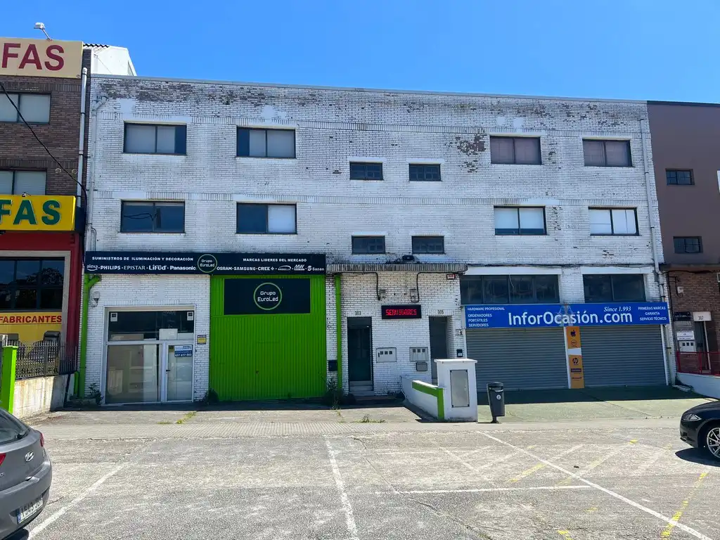 Nau industrial de lloguer a Avenida Finisterre 320