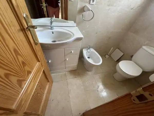 Badezimmer von Büro zum Verkauf in Novelda mit Heizung