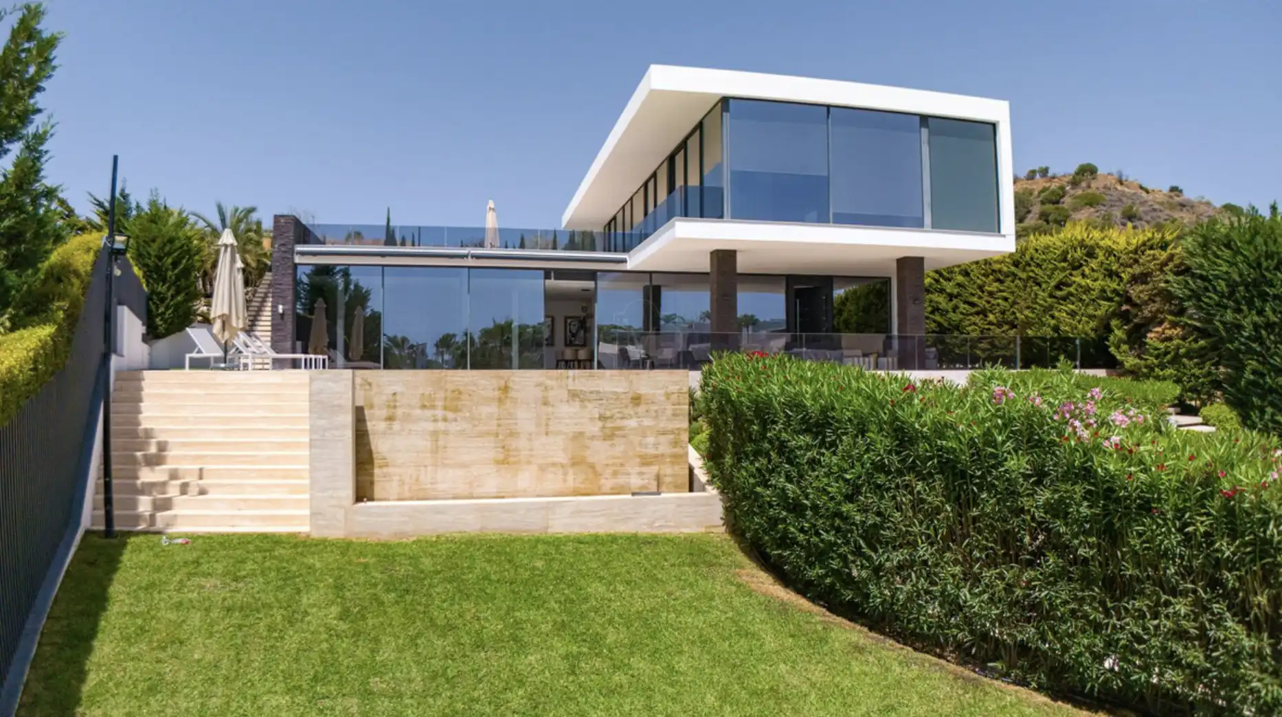 Vista exterior de Casa o chalet de alquiler en Marbella con Aire acondicionado, Jardín privado y Terraza