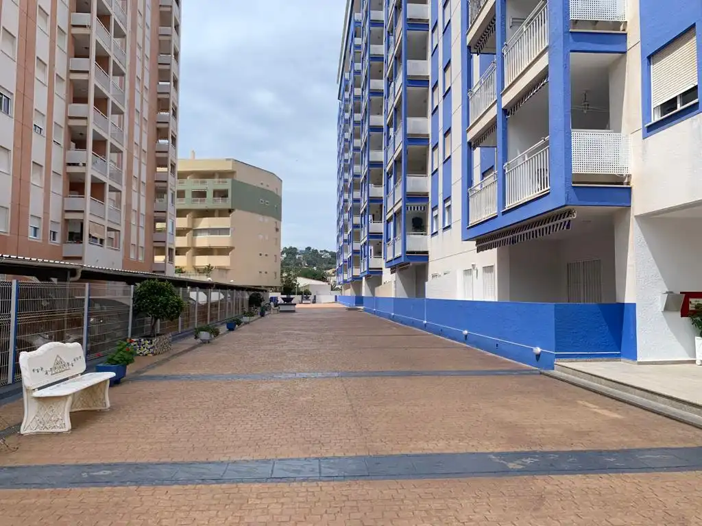 Vista exterior de Apartamento de alquiler en Oropesa del Mar / Orpesa con Aire acondicionado, Terraza y Amueblado