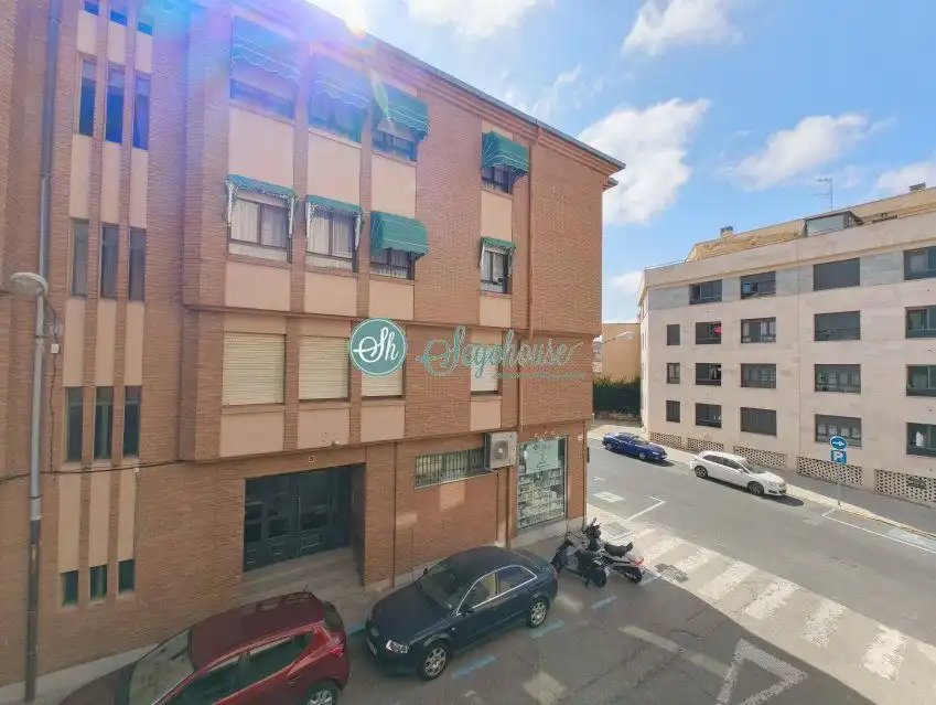 Vista exterior de Piso de alquiler en Segovia con Calefacción, Parquet y Terraza