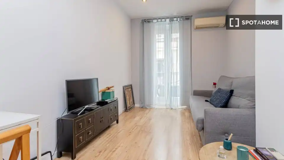 Living room of Flat for rent in Madrid  with Air Conditioner, Heating and Furnished