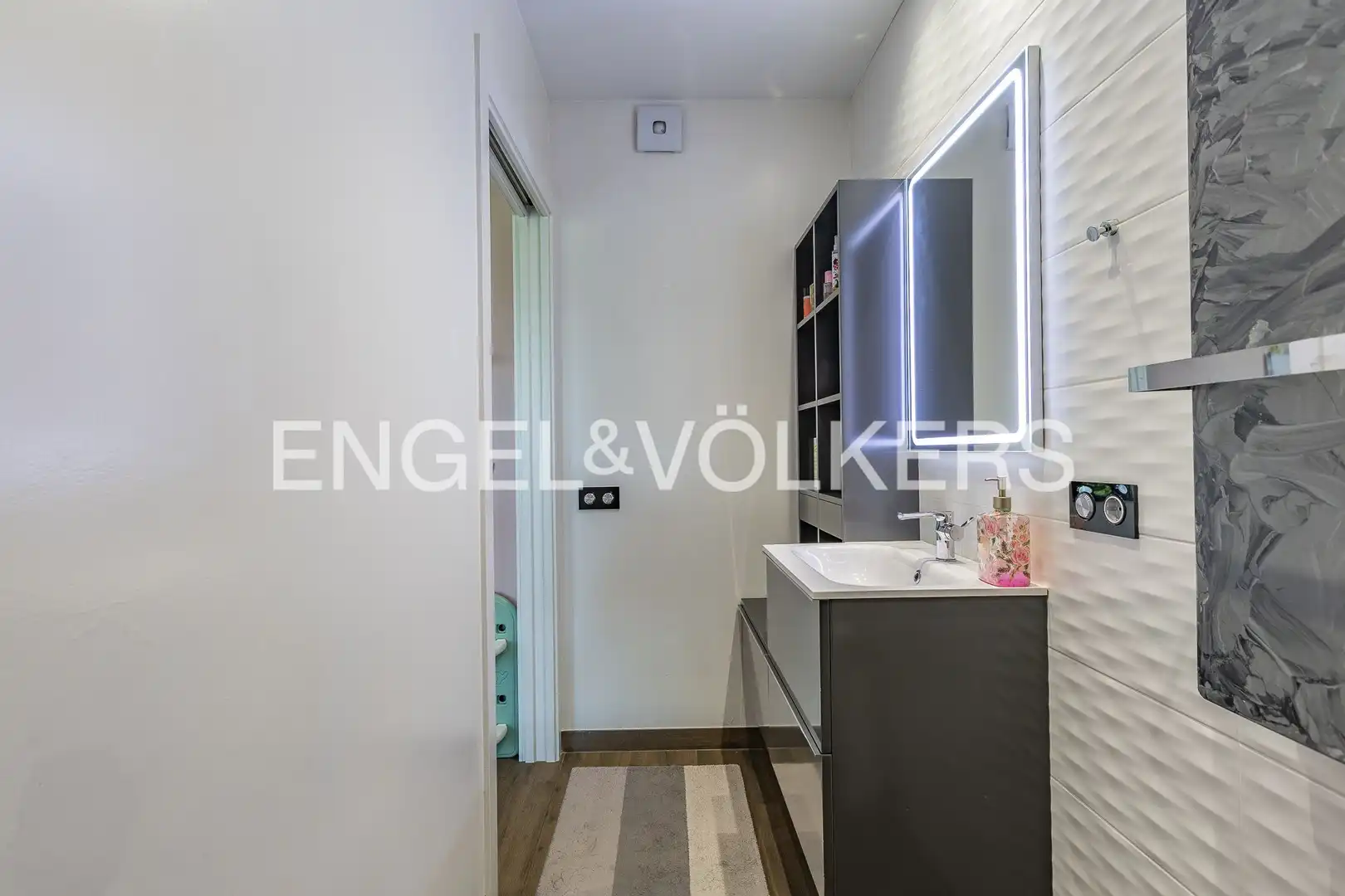 Baño de Piso en venta en Manresa con Aire acondicionado, Calefacción y Jardín privado