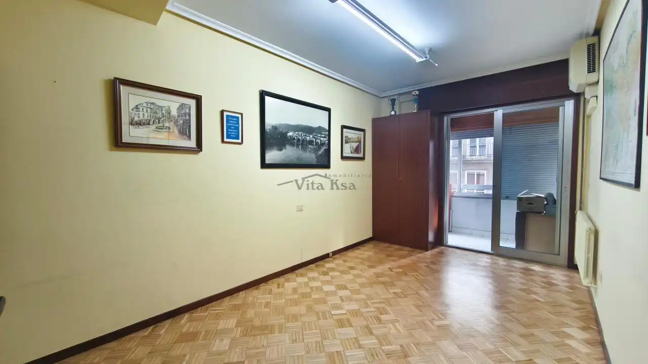 Piso en venta en Ourense Capital  con Calefacción, Parquet y Trastero