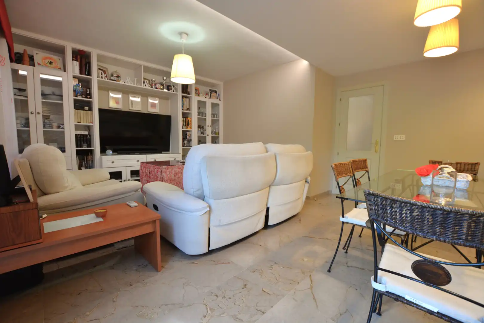 Sala d'estar de Casa adosada en venda en Bormujos amb Aire condicionat, Calefacció i Terrassa
