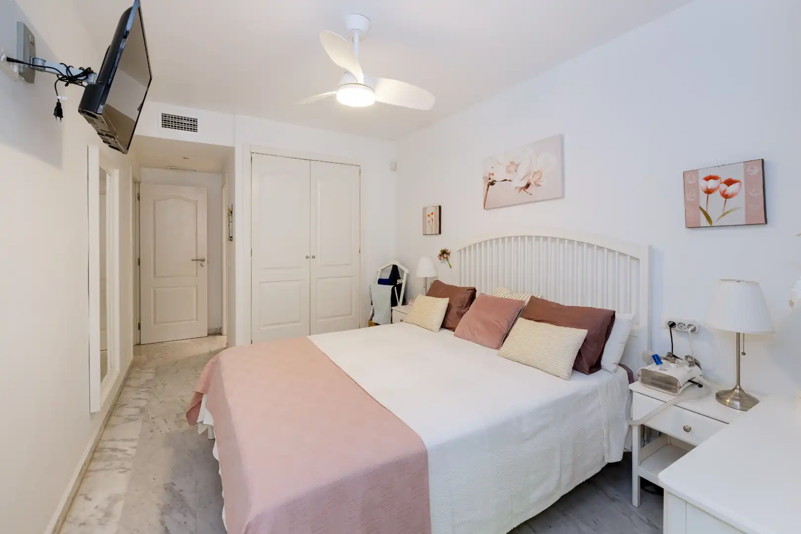 Bedroom of Flat for sale in Marbella  with Air Conditioner, Heating and Terrace