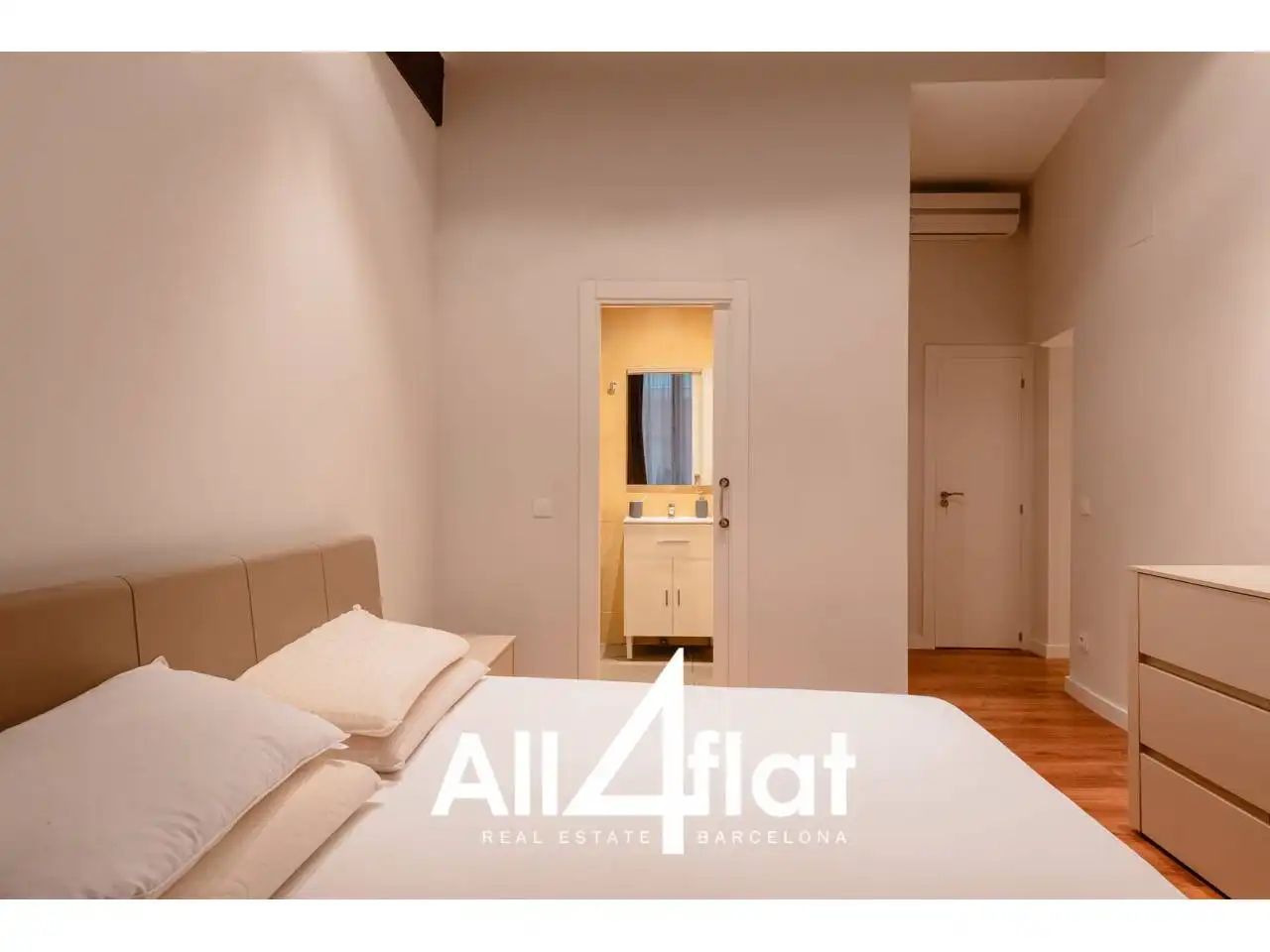 Schlafzimmer von Wohnung zur Miete in Barcelona mit Klimaanlage, Heizung und Parkett