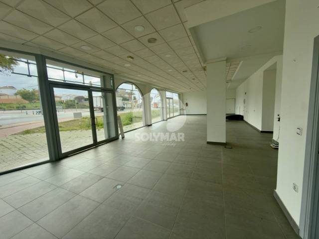 Local comercial en Venta en Avenida Juan Carlos I en El Limonar
