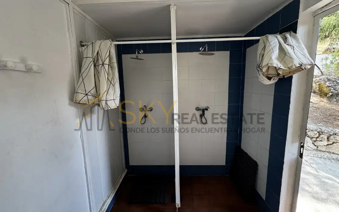 Badezimmer von Grundstücke zum Verkauf in Navalagamella