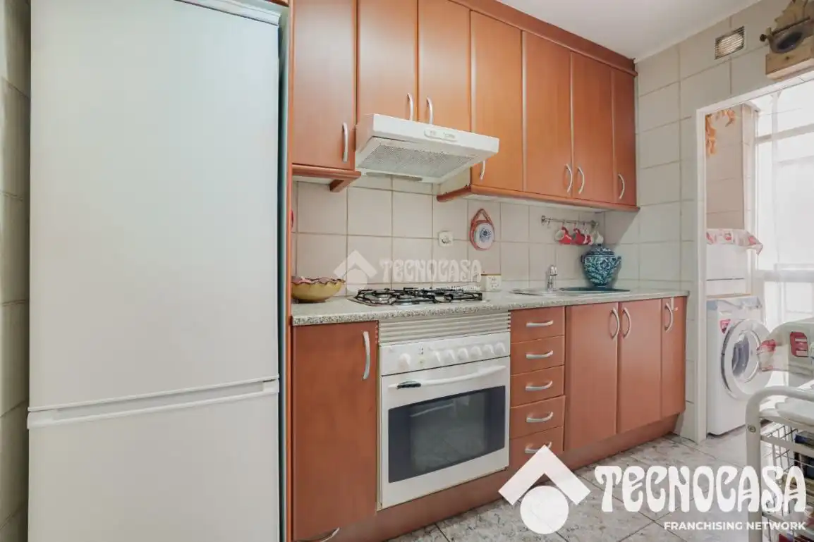 Kitchen of Flat for sale in Santa Coloma de Gramenet  with Air Conditioner and Furnished