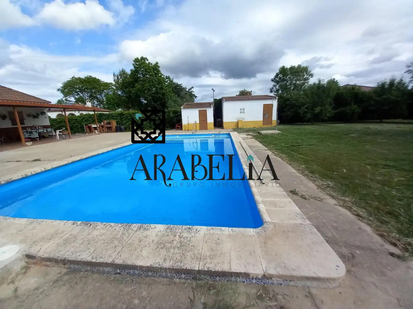 Swimming pool of Houses for sale in Córdoba  with Air Conditioner, Heating and Private garden