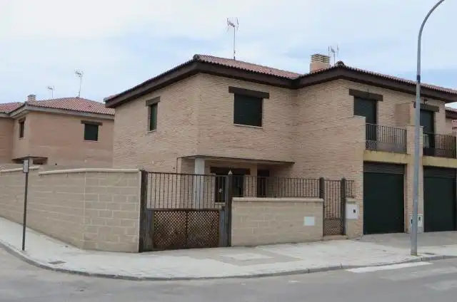 Vista exterior de Casa adosada en venta en Mora