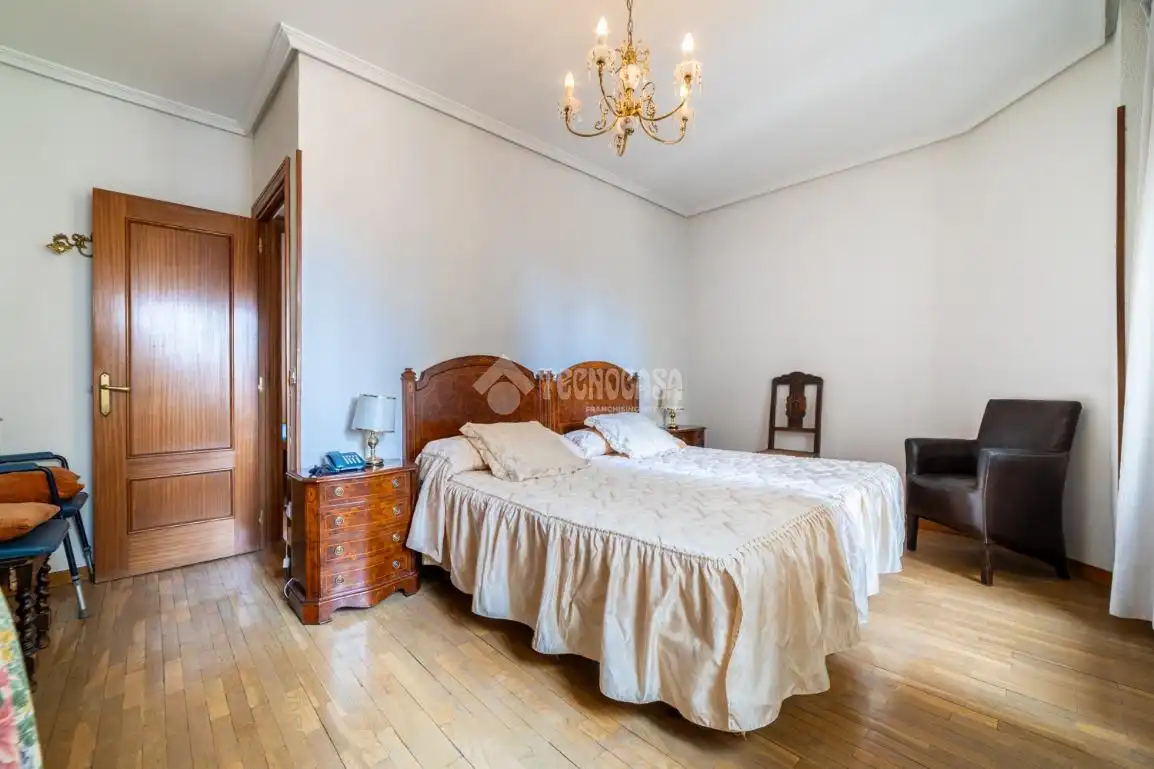 Schlafzimmer von Wohnung zum Verkauf in Madrid mit Parkett