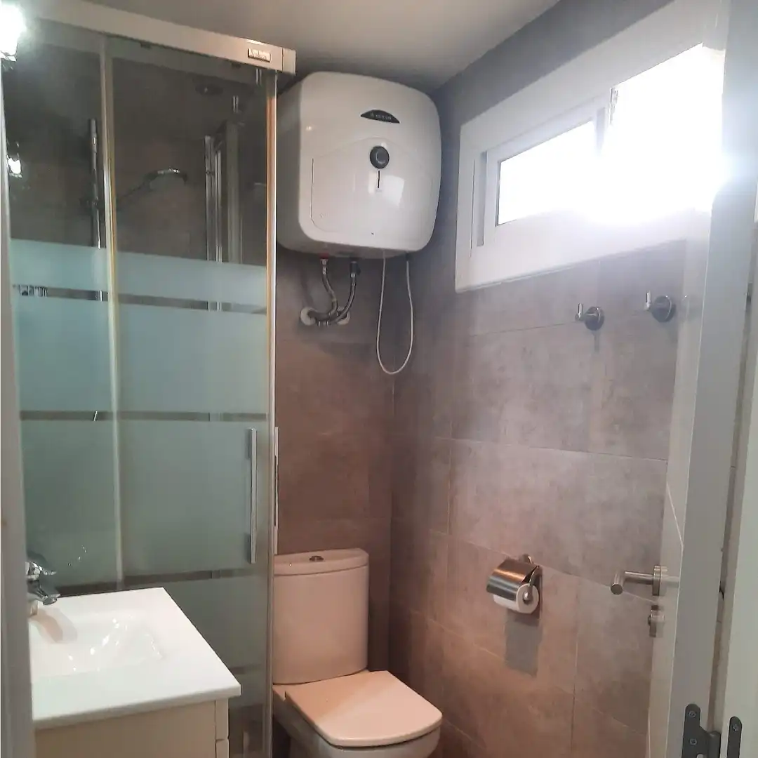 Baño de Apartamento de alquiler en Salou con Calefacción, Terraza y Piscina
