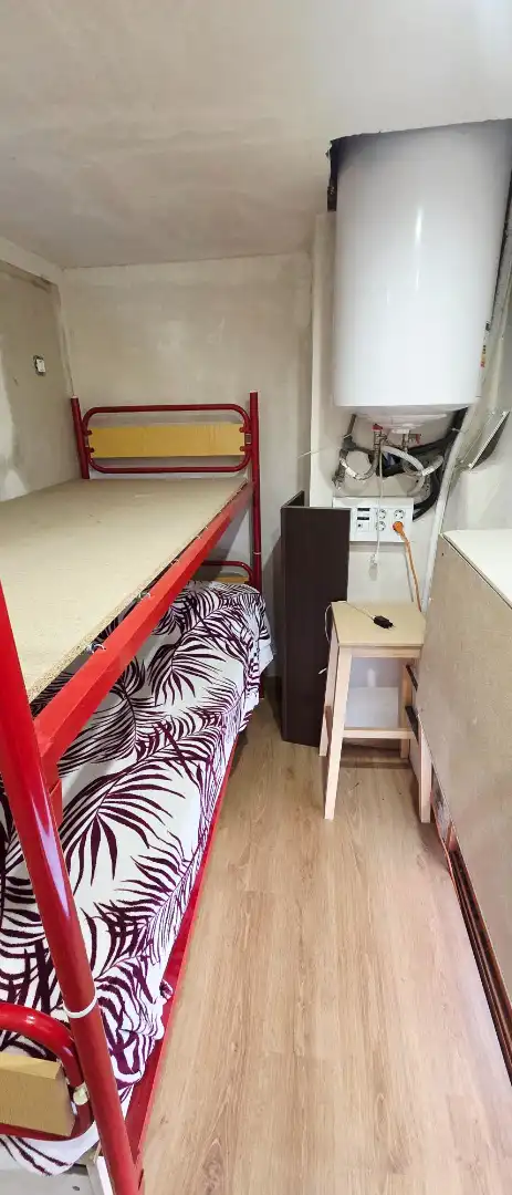 Habitación de Local en venta en Valencia con Aire acondicionado