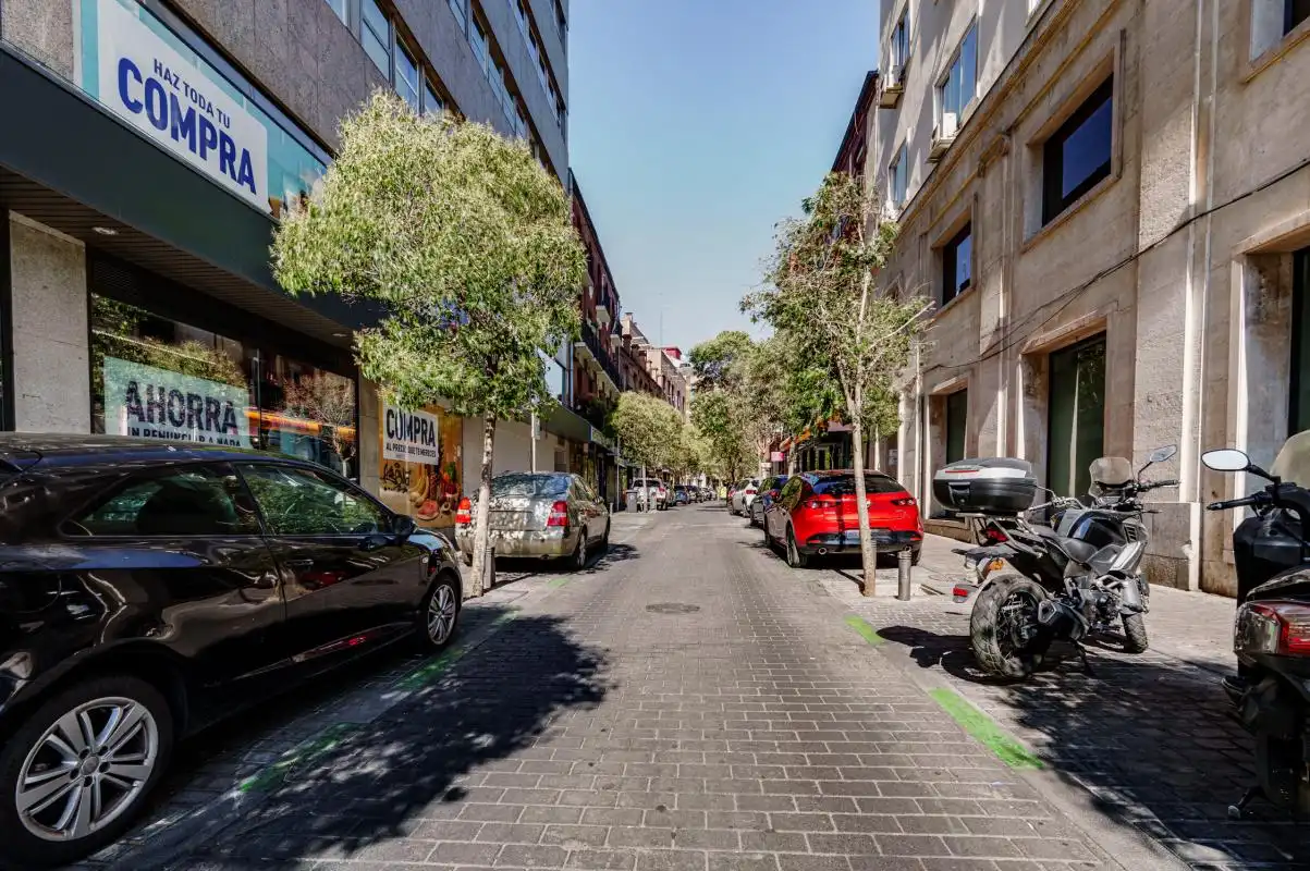 Vista exterior de Loft en venda en Madrid amb Calefacció i Moblat