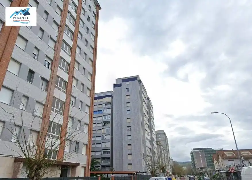 Vista exterior de Piso en venta en Laredo