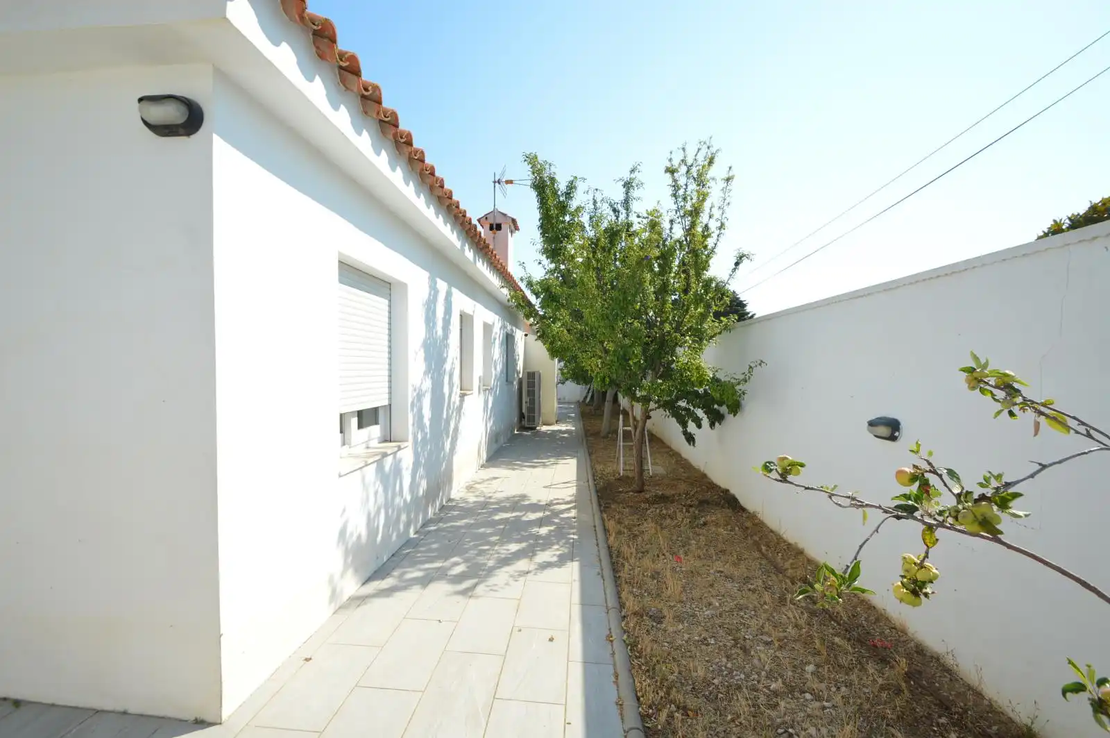 Vista exterior de Casa o xalet en venda en Vinaròs amb Aire condicionat, Calefacció i Jardí privat