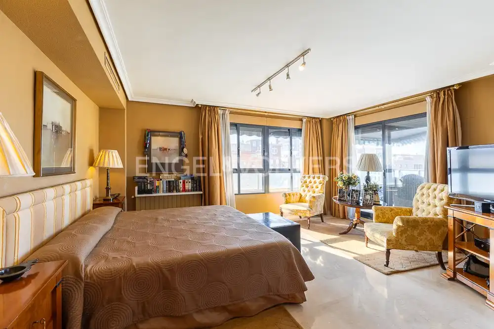 Habitación de Ático de alquiler en Valencia con Aire acondicionado, Calefacción y Terraza
