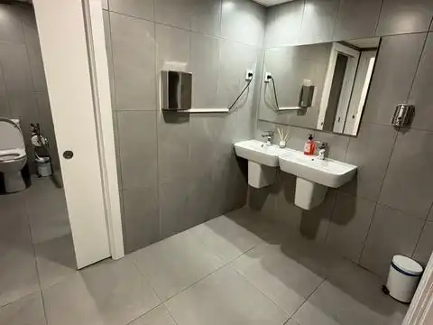 Bany de Oficina en venda en Madrid amb Aire condicionat, Calefacció i Terrassa