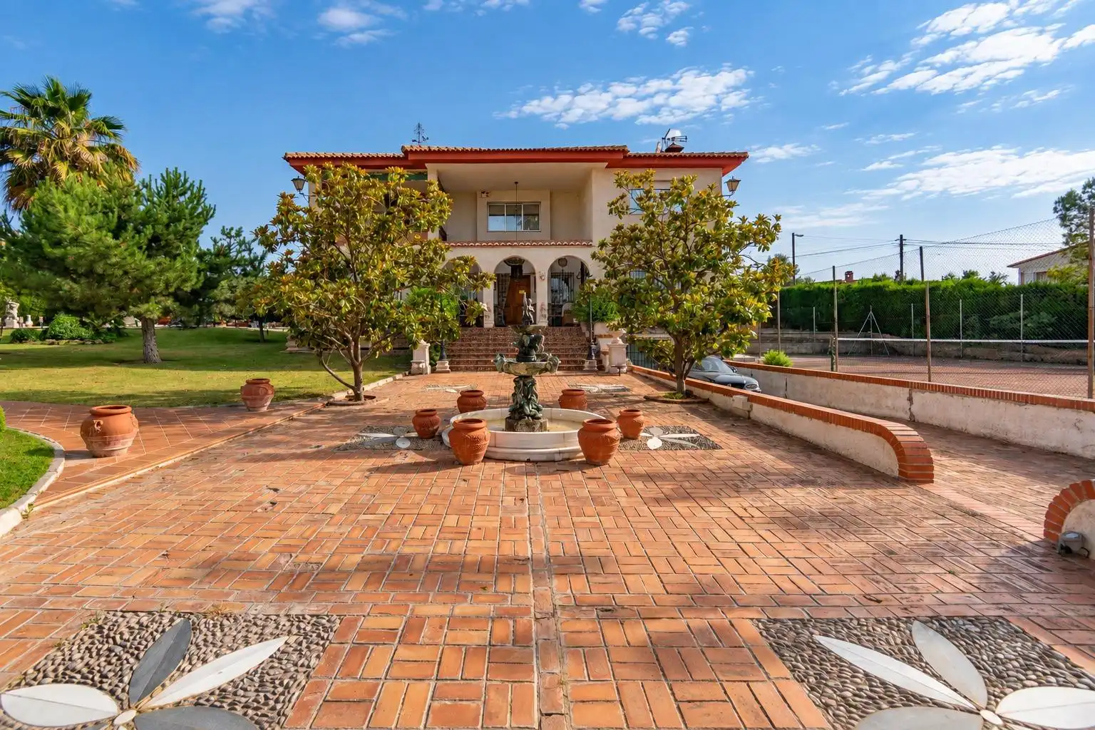 Detached house with terrace for sale in Calle Urbanización los Alijares 40
