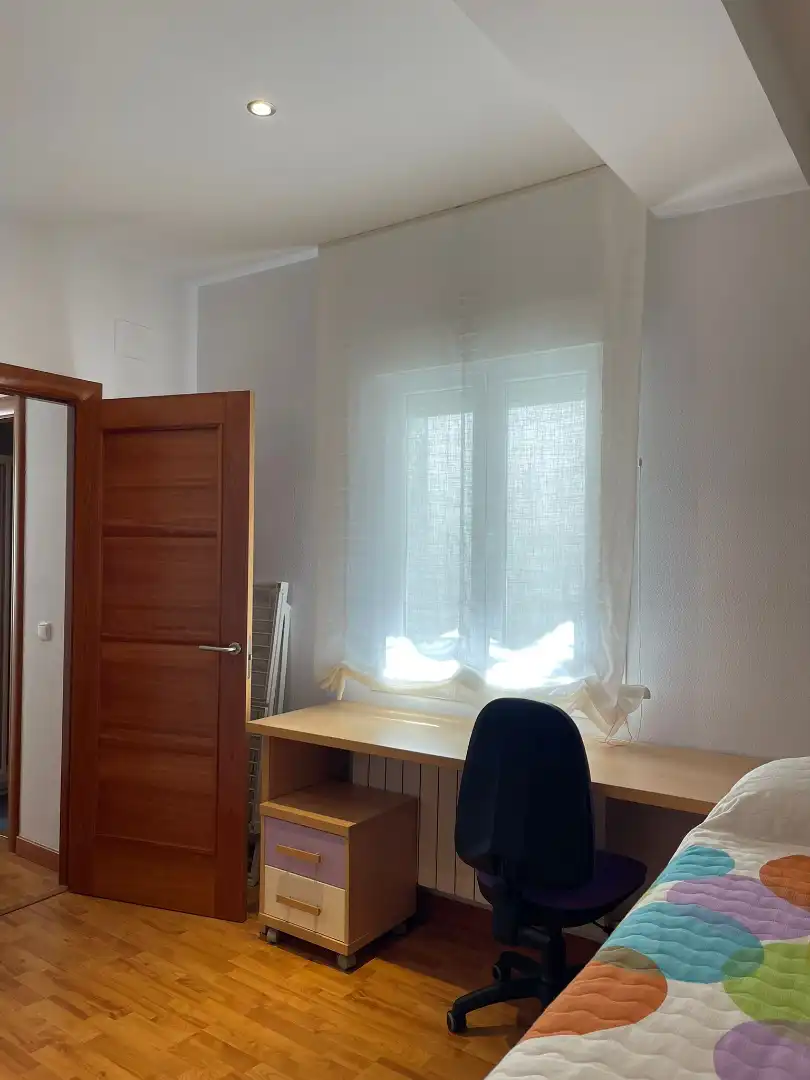 Schlafzimmer von Wohnung zur Miete in Plasencia mit Klimaanlage, Heizung und Möbliert