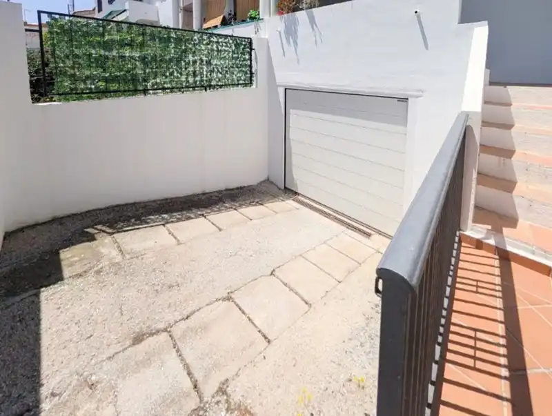 Parkplatz von Einfamilien-Reihenhaus zum Verkauf in Pulianas mit Klimaanlage, Parkett und Terrasse