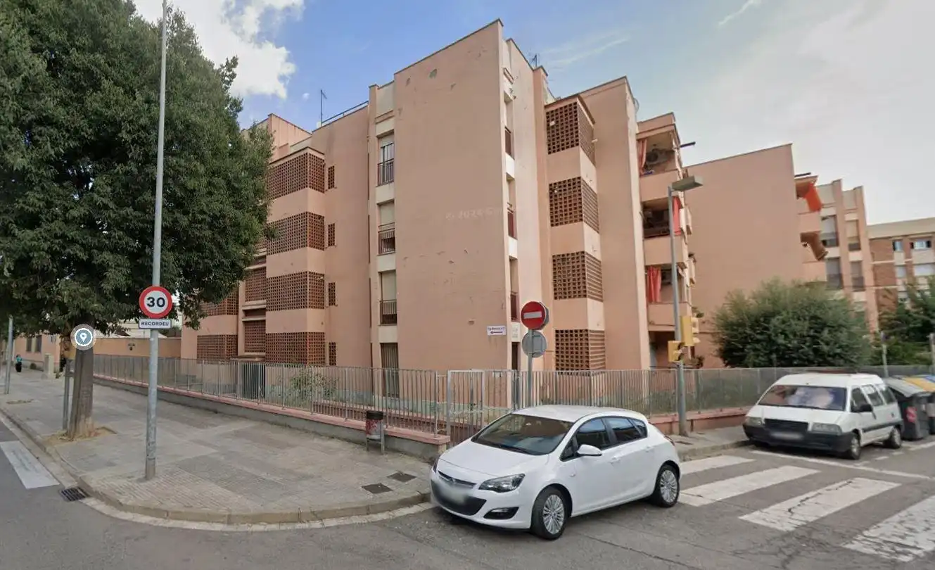 Pis amb terrassa en venda a MONTURIOL 61