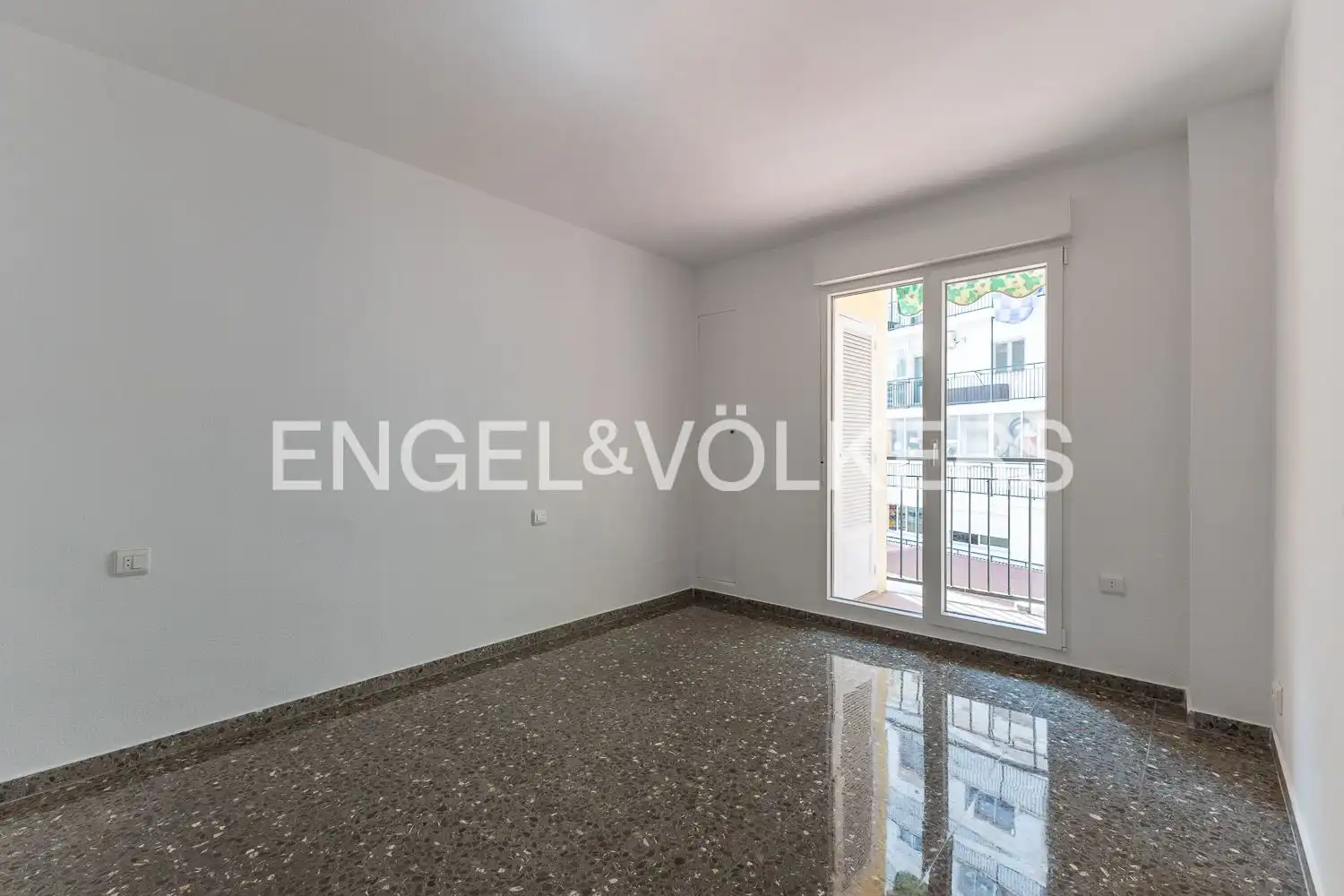 Piso de alquiler en Valencia con Calefacción y Balcón