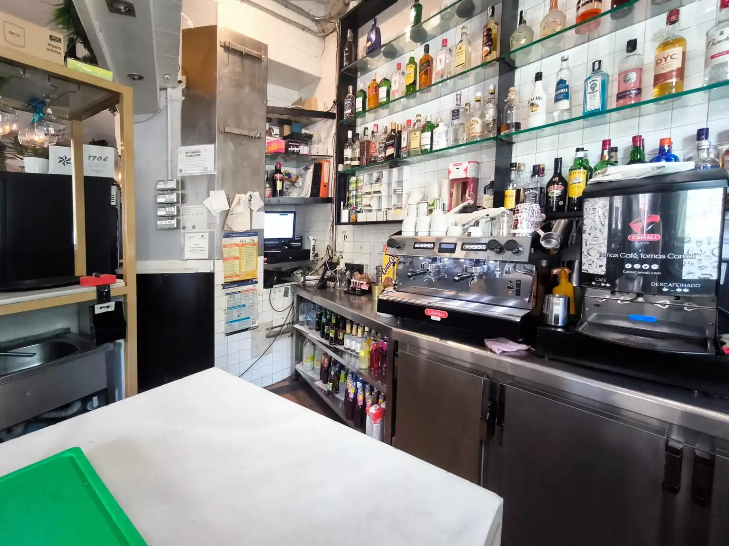 Cuina de Local de lloguer en Madrid amb Aire condicionat