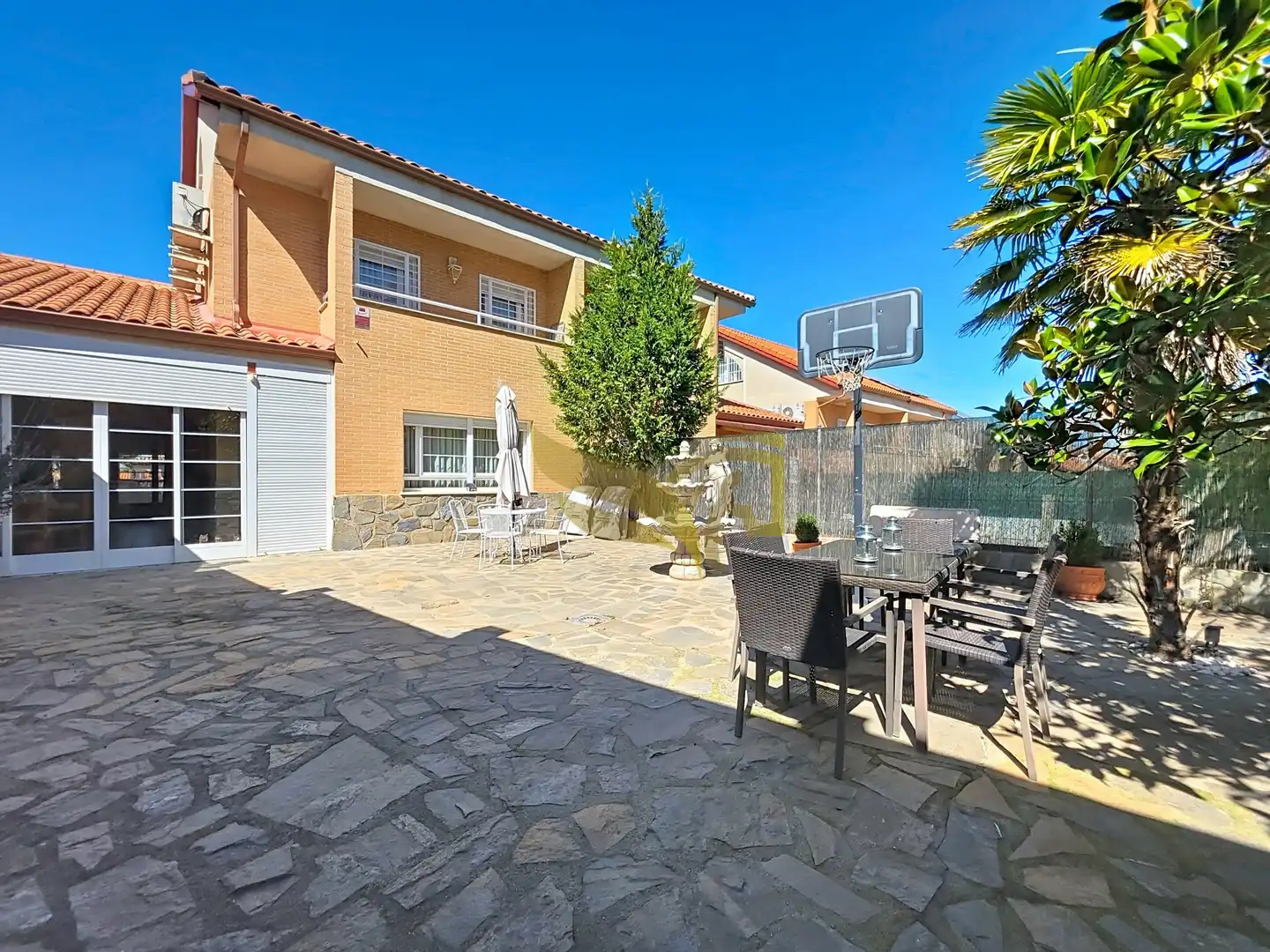 Jardín de Casa adosada en venta en Aranjuez con Aire acondicionado, Calefacción y Jardín privado
