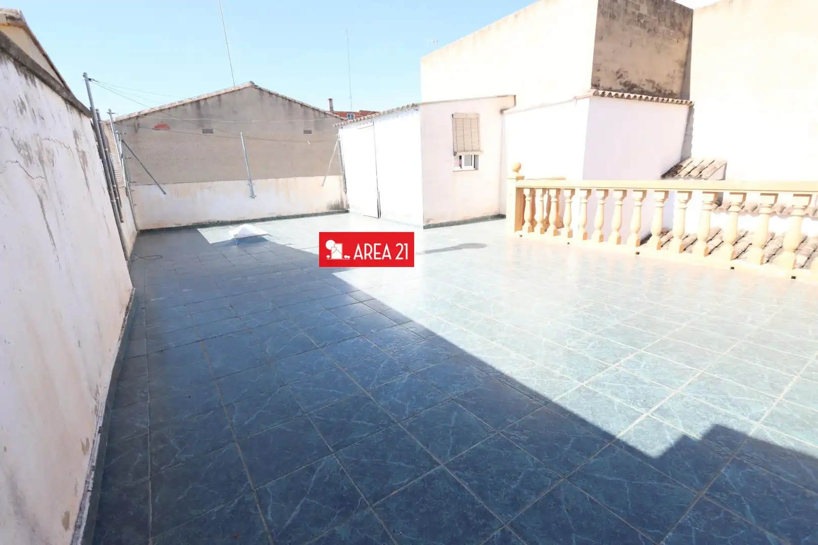 Vista exterior de Casa o chalet en venta en La Pobla de Vallbona con Aire acondicionado, Terraza y Trastero
