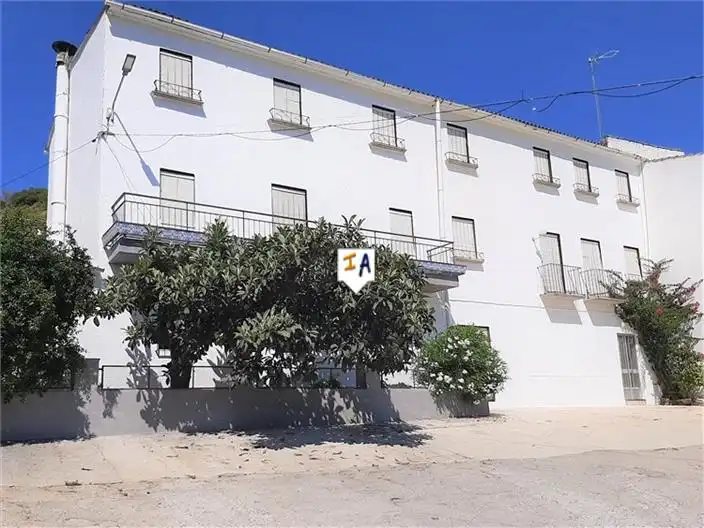 Casa rústica amb piscina en venda a Castillo de Locubín