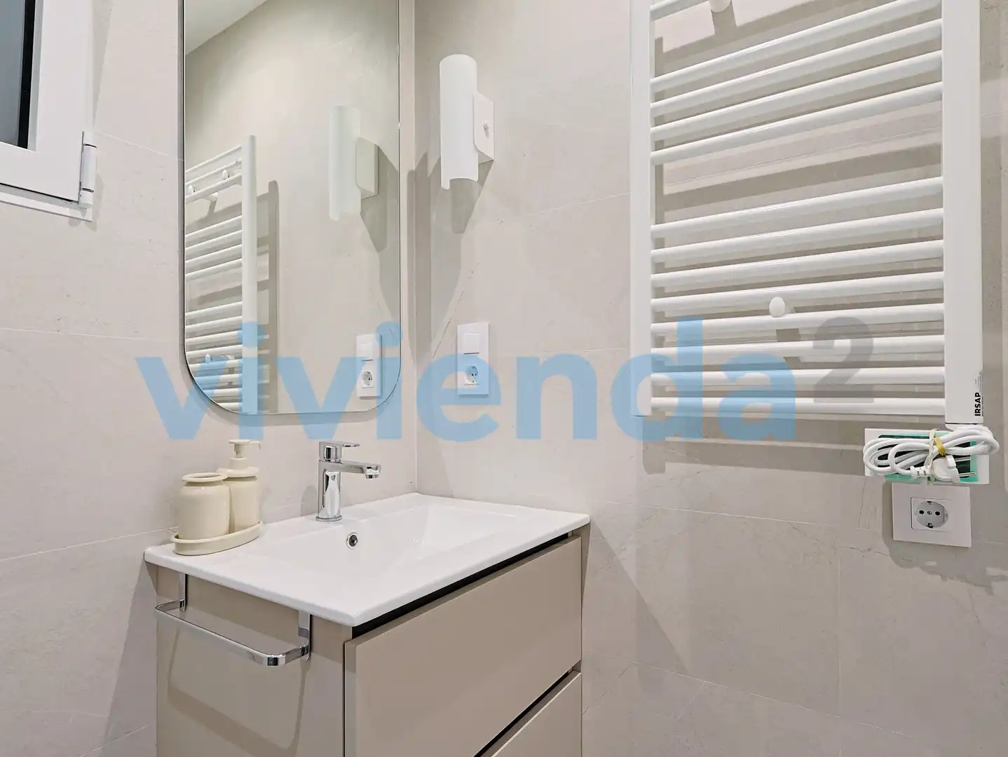 Badezimmer von Wohnung zur Miete in Madrid mit Klimaanlage und Balkon
