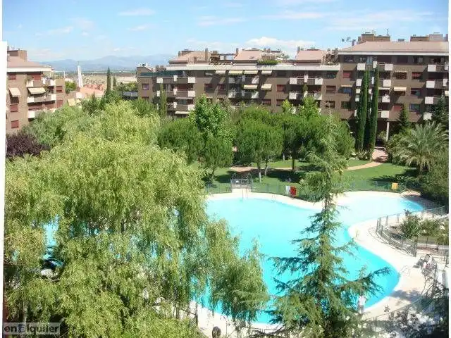 Schwimmbecken von Büro zur Miete in Madrid mit Klimaanlage, Heizung und Möbliert