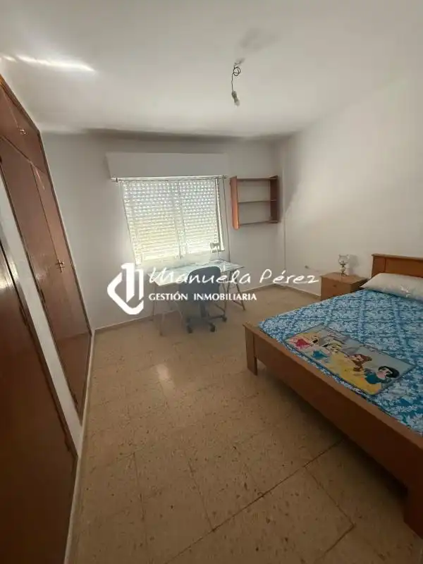 Schlafzimmer von Wohnung zur Miete in Cáceres mit Terrasse und Möbliert