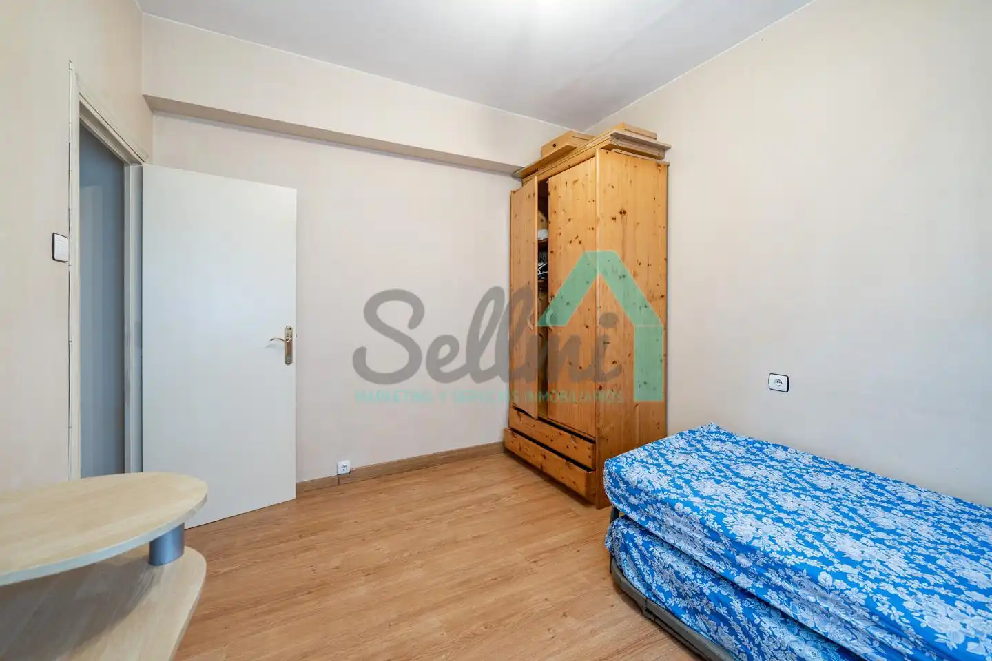 Bedroom of Flat for share in Este