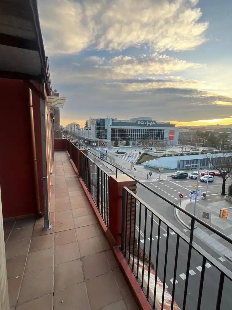 Vista exterior de Piso de alquiler en Girona con Terraza