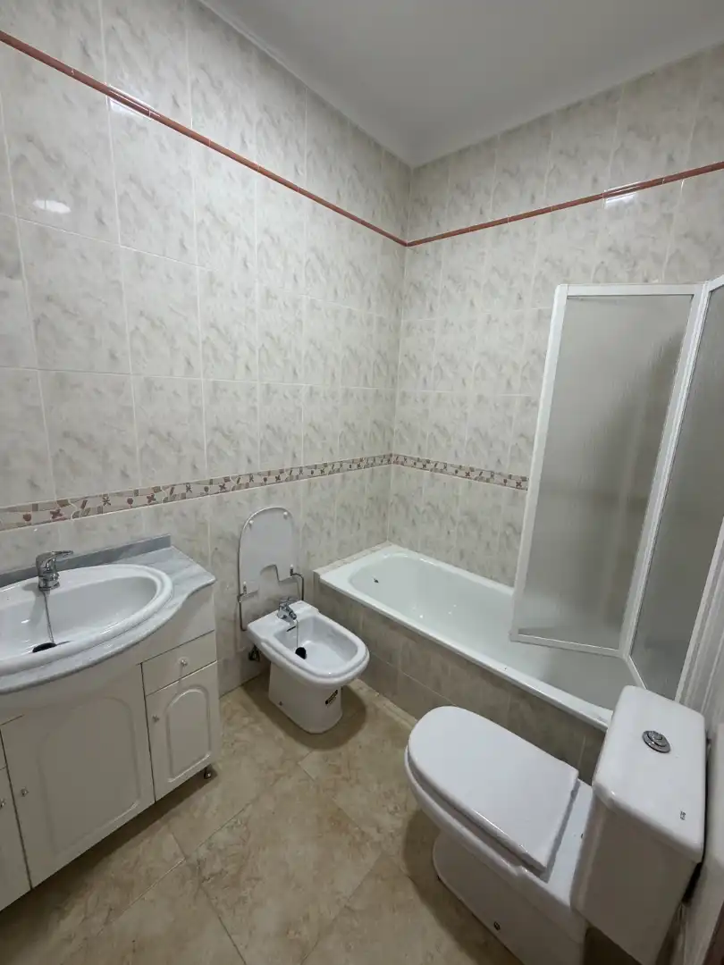 Bathroom of Flat for sale in Alcolea del Río  with Air Conditioner, Heating and Terrace