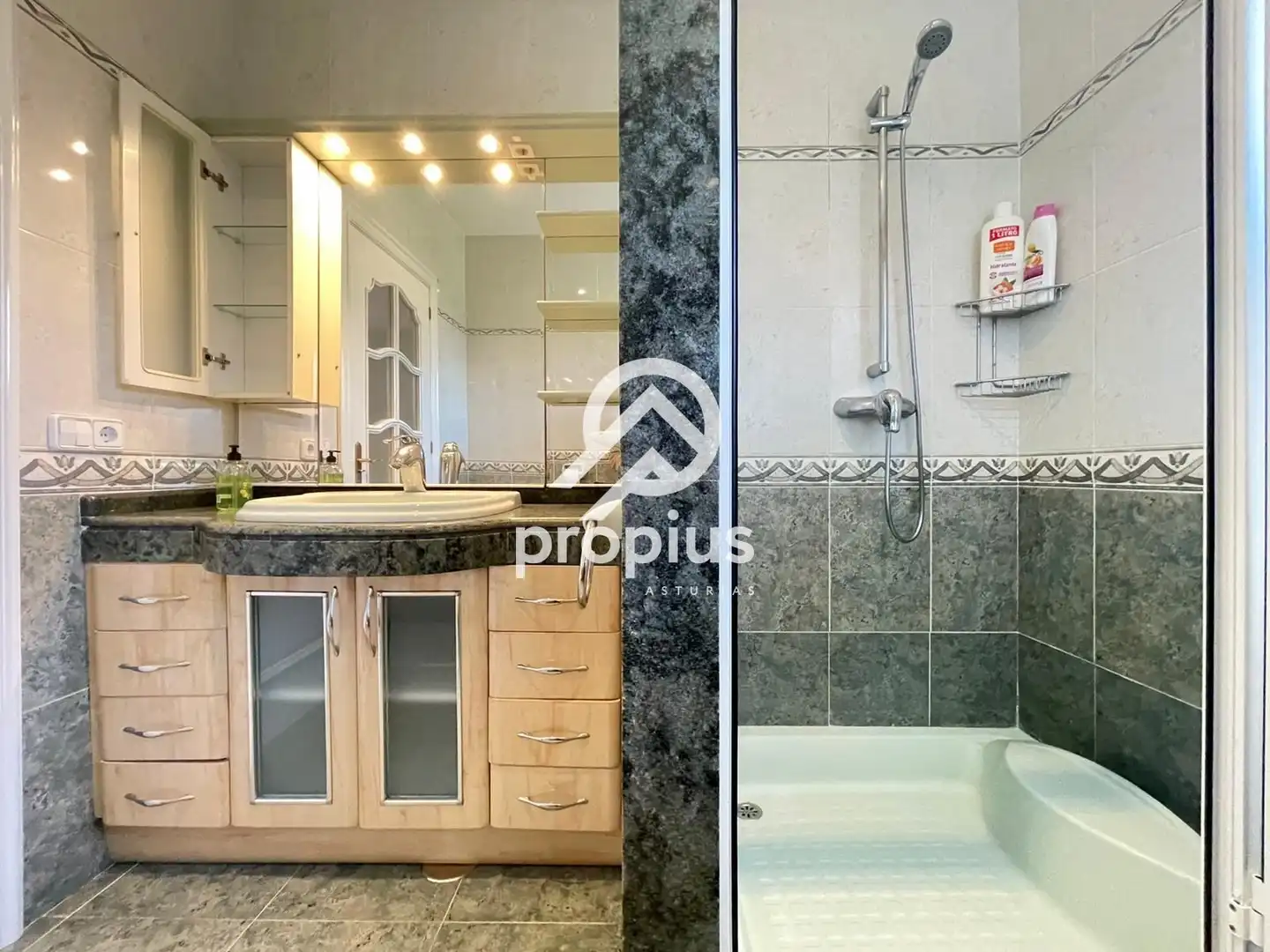 Bathroom of Houses for sale in Llanes  with Heating, Private garden and Terrace