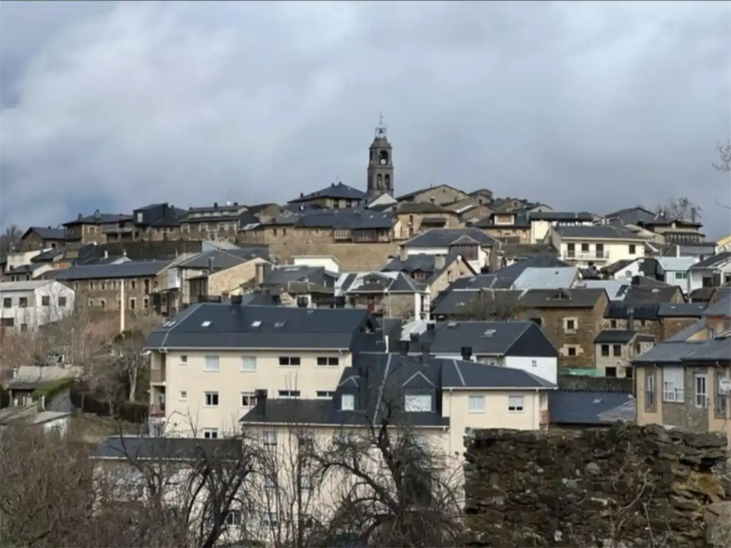 Vista exterior de Casa adosada en venda en Puebla de Sanabria, Zamora