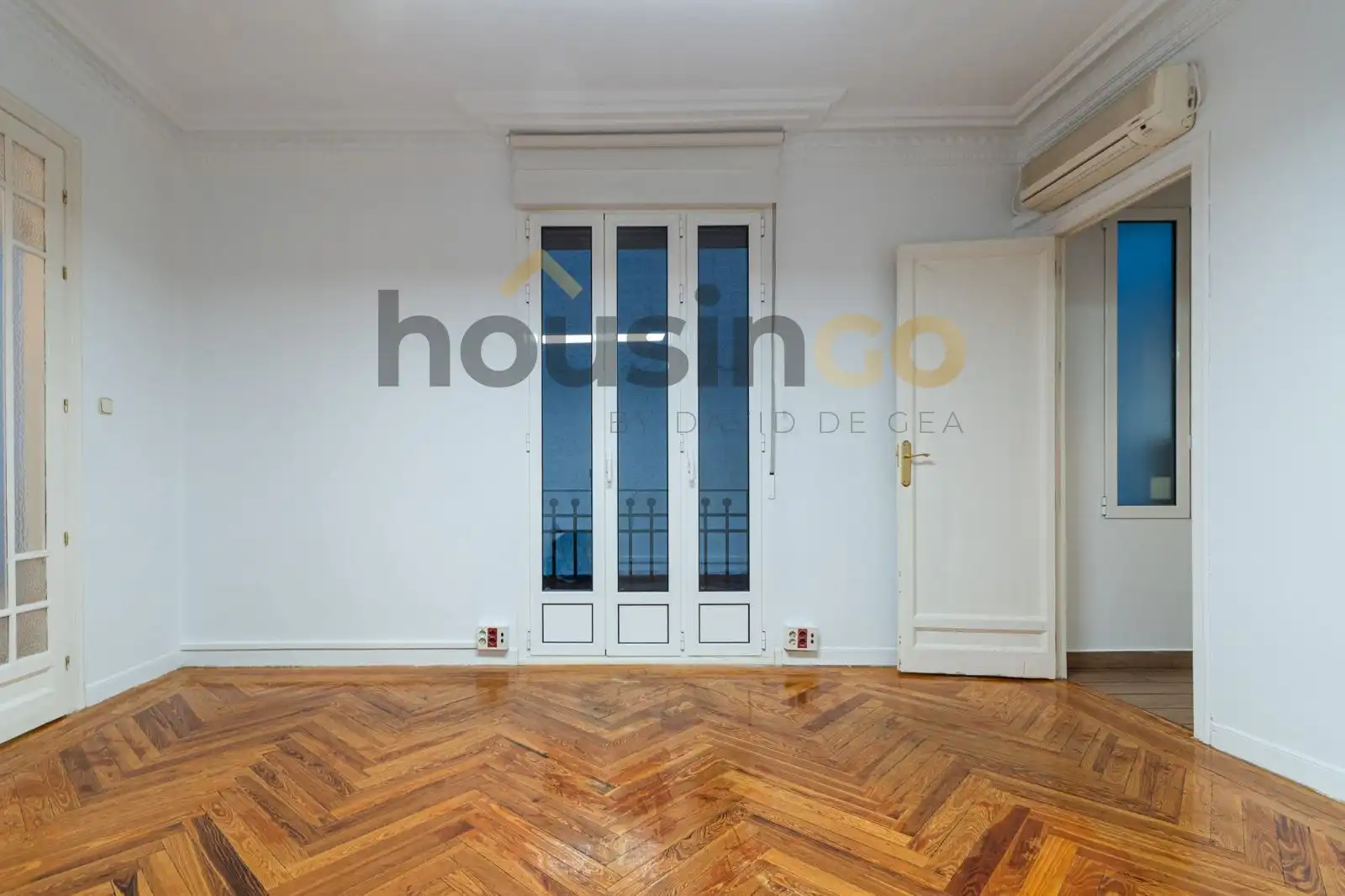 Living room of Office for rent in Madrid  with Air Conditioner, Heating and Balcony