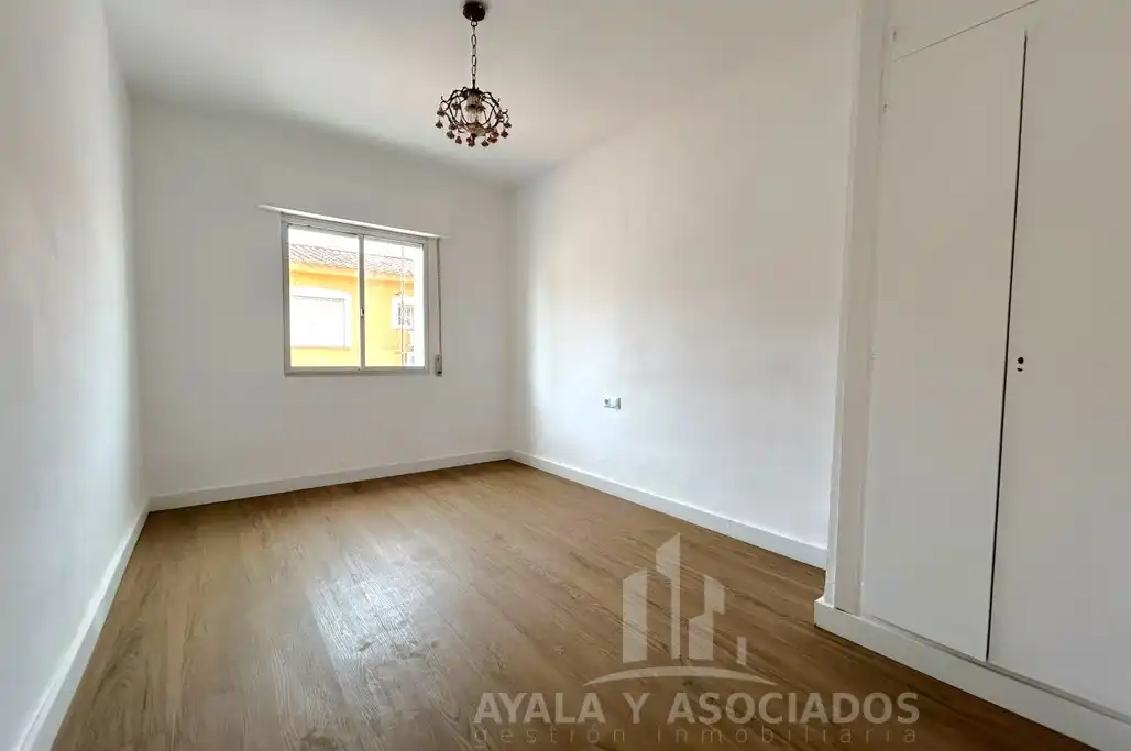 Schlafzimmer von Einfamilien-Reihenhaus zum Verkauf in Cartagena mit Klimaanlage, Heizung und Privatgarten