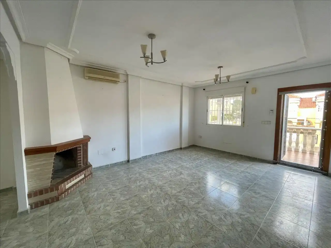 Sala d'estar de Pis en venda en San Miguel de Salinas amb Jardí privat, Terrassa i Traster